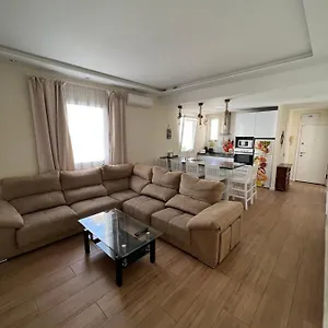 Genuar 3 Bedroom Close To Beach Apartament